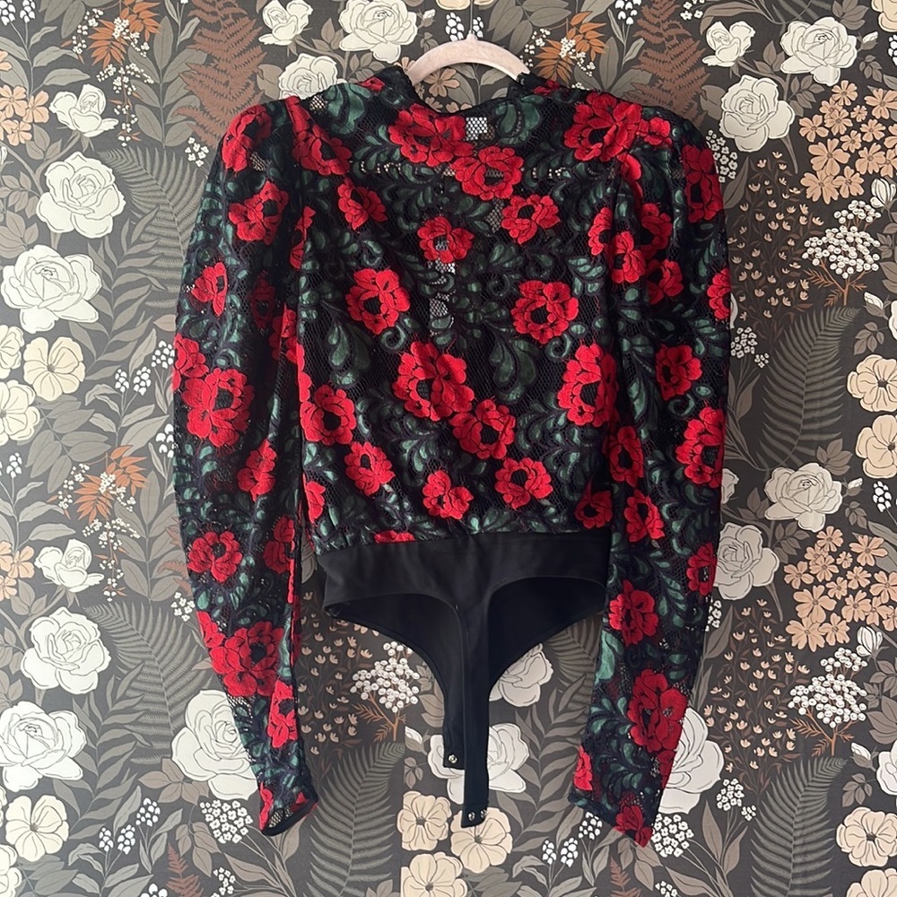 NWT Lovers and friends darla bodysuit size small - Picture 4 of 4